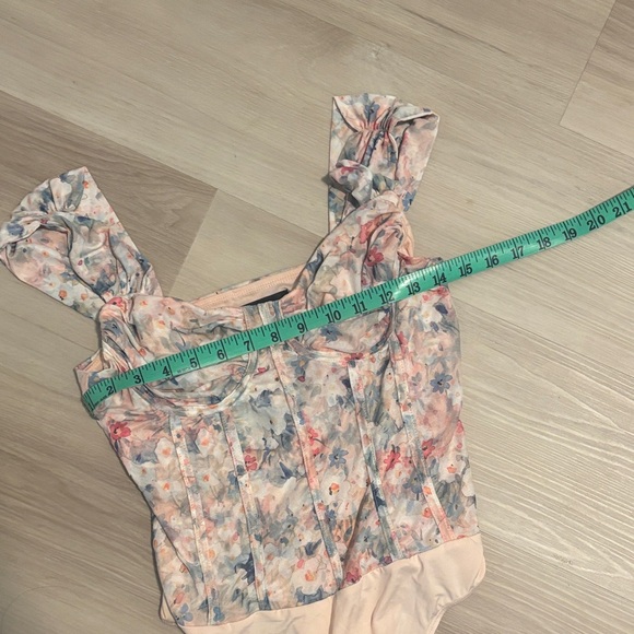 Lulus Floral Bodysuit Sz L NWT - Picture 5 of 7